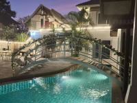 Pheonix Golf Pool Resort Villa - B&B