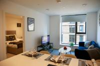 Trafford Suite Modern 1 bed with cinema room - B&B