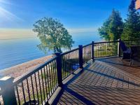 Lake Michigan Cabin w/Hot Tub & Stunning Views - B&B Manistique