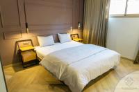 Zimmer mit Kingsize-Bett