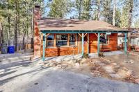 Kozy Cabin Big Bear~ Walk to Village & Lake Cottage~ - Chambres d'hôtes Big Bear Lake