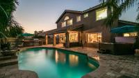 B&B Phoenix - Luxe Scottsdale Home wPool, Spa, & Tesla Charger - Bed and Breakfast Phoenix