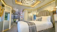 Casino Royale - Queen Studio Private Caboose