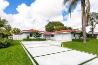 B&B Dania Beach - Luxury 4BR and 3BA Villa near Beach & Casino Heat Pool - Bed and Breakfast Dania Beach