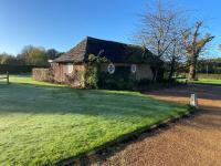 B&B Felbridge - The Cowshed - converted barn/dairy - Bed and Breakfast Felbridge