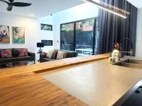 B&B Brisbane - Luxurious New Farm house with pool & bathtub - Bed and Breakfast Brisbane