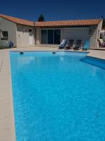 Gîte du Midi de Saint-Porchaire - Charmante maison de vacances avec piscine chauffée - Chambres d'hôtes Saint-Porchaire