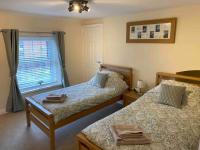43 Heol Maelor- A Homely Cottage in Wrexham, North Wales - B&B