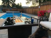 B&B Penticton - Bright poolside walkout two bedroom basement suite in the Okanagan - Bed and Breakfast Penticton