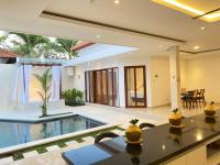 Villa Akmali Umalas 2BR with Private Pool & Jacuzzi - B&B Canggu