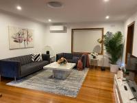 Style/Comfort/Spacious 4 bedroom house plus study - B&B Melbourne