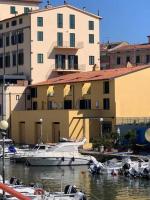 Waterfront balcony I Grani 1 Resort Style Suite - Bed and Breakfast Livorno
