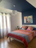 Chambre double avec salle de bain et toilettes communes - Maryline