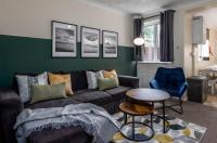 4 Bed House With Driveway Parking - Ferienwohnung