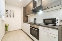 Dino 3, brand new apartment with a pool - Chambres d'hôtes Novalja