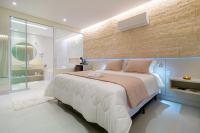 Zimmer mit Kingsize-Bett und Whirlpool