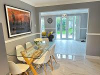 Modern 3 bed House with two bathrooms! Free parking! - B&B Bar Hill