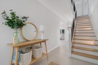 Beach Breeze Escape - The Entrance North - B&B