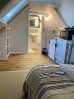 B&B Bath - The Snug - cosy studio in Grade II listed building - Bed and Breakfast Bath