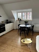 B&B Odense - Lys nyrenoveret lejlighed i Odense C - Bed and Breakfast Odense