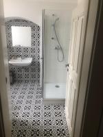Chambre Double ou Lits Jumeaux avec Salle de Bains