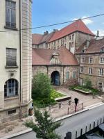 F2 Centre Historique Saint Colomban - B&B