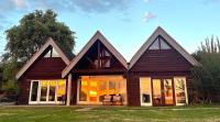 B&B Pulborough - House on the Brooks Self catering Holiday let South Downs West Sussex Sleeps 14 - Bed and Breakfast Pulborough