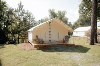 Glamping Tents 2 Queens at Lake Guntersville State Park - Bed and Breakfast