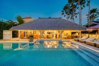 Villa Kalis, 10BR, Sleeps 24, Perfect for Groups, Best Value Seminyak - Chambres d’hôtes Seminyak