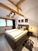Modern and Spacious 3-Bedroom Entire House - B&B