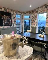 Luxury Lodge With Hot Tub In Royal Deeside - B&B Strachan