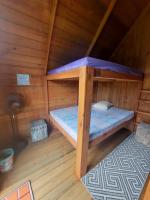 Cabana 3 com Ar condicionado e area de cozinha e banheiro compartilhado a 10 minutos do Parque Beto Carrero - Bed and Breakfast Penha