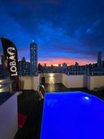 Espaçosa Cobertura quadra mar com piscina e vista do mar - B&B