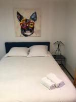 B&B Vichy - Sainte Cécile 9 - Studio Pop entre sol - Bed and Breakfast Vichy