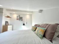 B&B Pau - Studio Jade : Charmant logement Place Clemenceau - Bed and Breakfast Pau