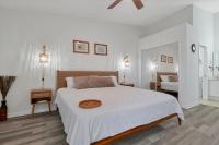 Remodeled Retreat: Tranquil Resort Oasis Near Theme Parks - Bed and Breakfast Kissimmee