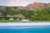 Exclusive Beach House Ramberg - Your Private Oasis - B&B Ramberg