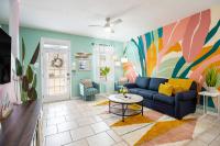 B&B Gulfport - Luxury Beach Retreat Townhouse Sleeps 8 - Bed and Breakfast Gulfport