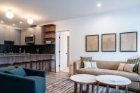 Escape to Revy - Beautifully Designed Condo - B&B Revelstoke