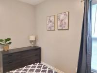 Brand new house in downtown with parking - B&B