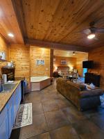Near Beaver Lake, King BedJetted TubFire Pit #3 - B&B Eureka Springs