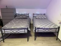 Sky Studio Apartment 1,5 Zimmer für 4 Leute Zentral 35qm S-Bahn Mercedes Benz - Chambres d'hôtes Magstadt