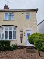 Modern 4-bed house with garden & parking - B&B Walsgrave on Sowe