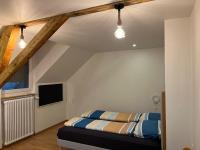 Estudio con cama extragrande