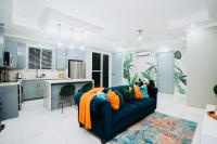 Lush Penthouse Escape with Rooftop Pool - B&B Kingston