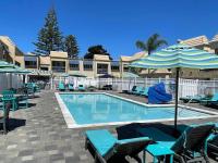 Amazing Location - Large and Luxurious 1 Bedroom Beach Condo By Beaches and Attractions - B&B Solana Beach