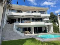 Holiday Villa with stunning views near beach. - B&B Plettenberg Bay
