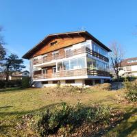 Appartement spacieux et lumineux - 10 personnes - entre lacs et montagnes - Bed and Breakfast