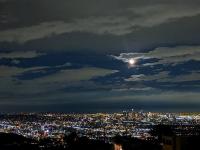 B&B Los Angeles - Epic Views! Hollywood Hills SkyVilla: Crow's Nest - Bed and Breakfast Los Angeles