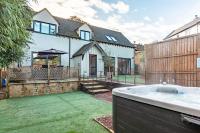 B&B Chipping Norton - Cotswold holiday let with hot tub - The Old Garage - Bed and Breakfast Chipping Norton